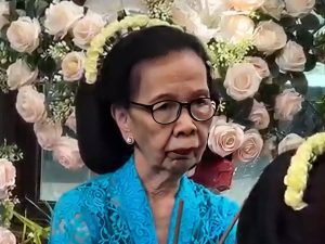 Nenek 83 Tahun Berkompetisi di Pasanggiri Angklung AHM