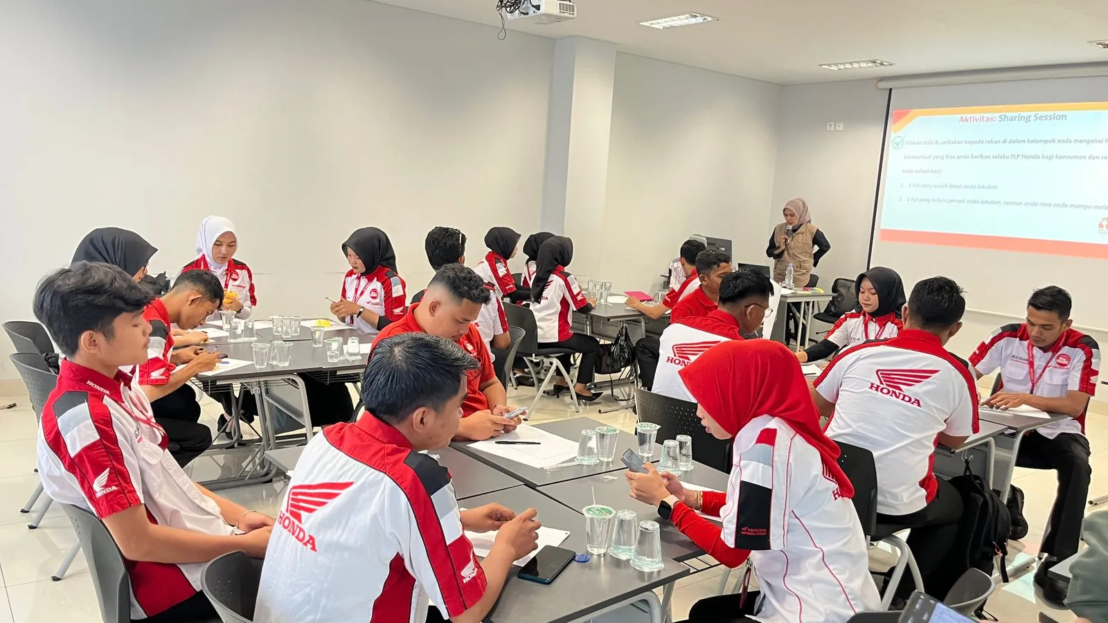 Konsisten Jaga Pelayanan Terbaik, PT Menara Agung Gelar Training Customer Experience Bagi Front Line People
