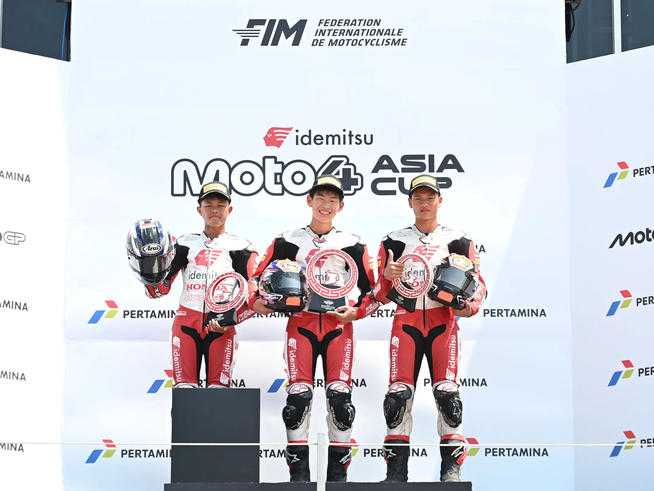 Melesat di Tengah Persaingan Ketat, Bintang dan Resky Naik Podium Moto4 Asia Cup