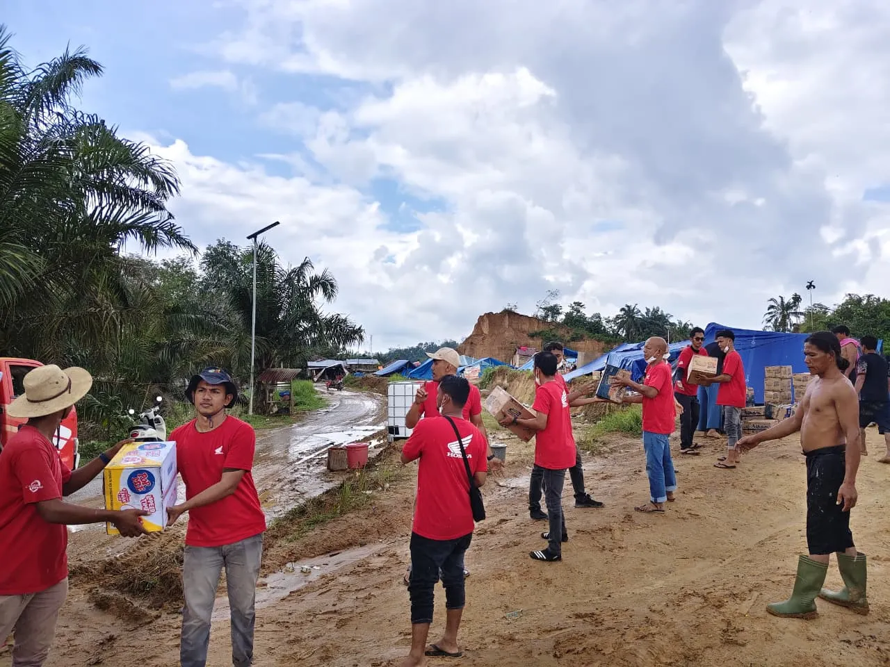 Dukung Pemulihan Bencana di Sumatera, AHM Hadirkan Layanan Service Motor Gratis dan Bangun Sarana Air Bersih